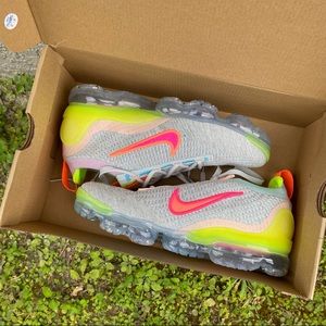 NEW Nike Women's AirVaporMax 2021